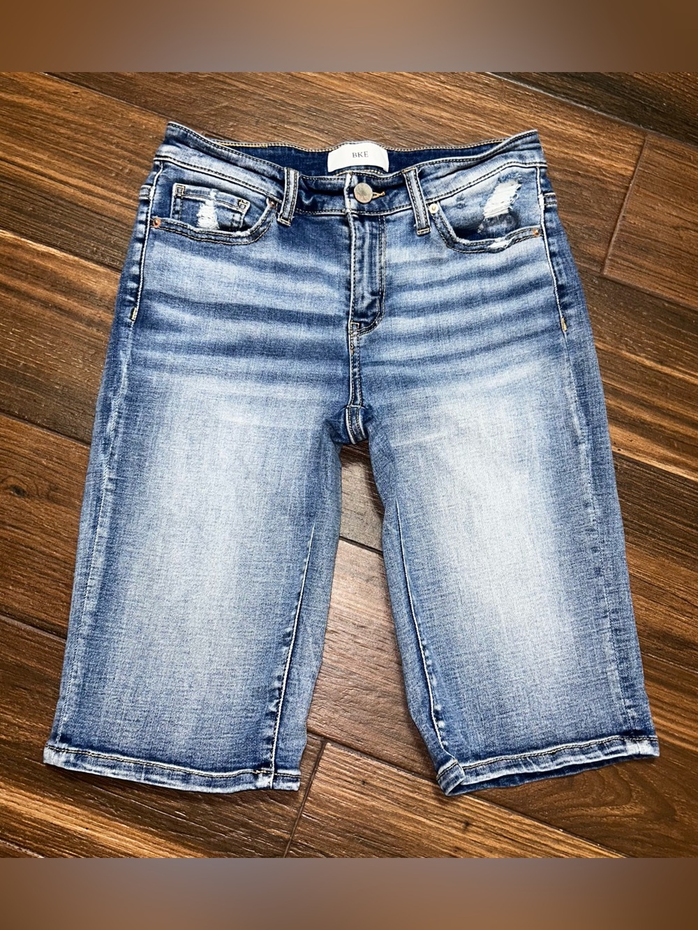 BKE Women’s Payton Bermuda Jean Shorts 26 Light Medium Wash